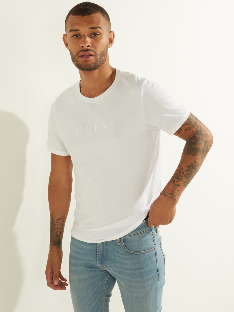 White Men's Guess Embroidered Logo Tee T Shirts | 0928513-OU