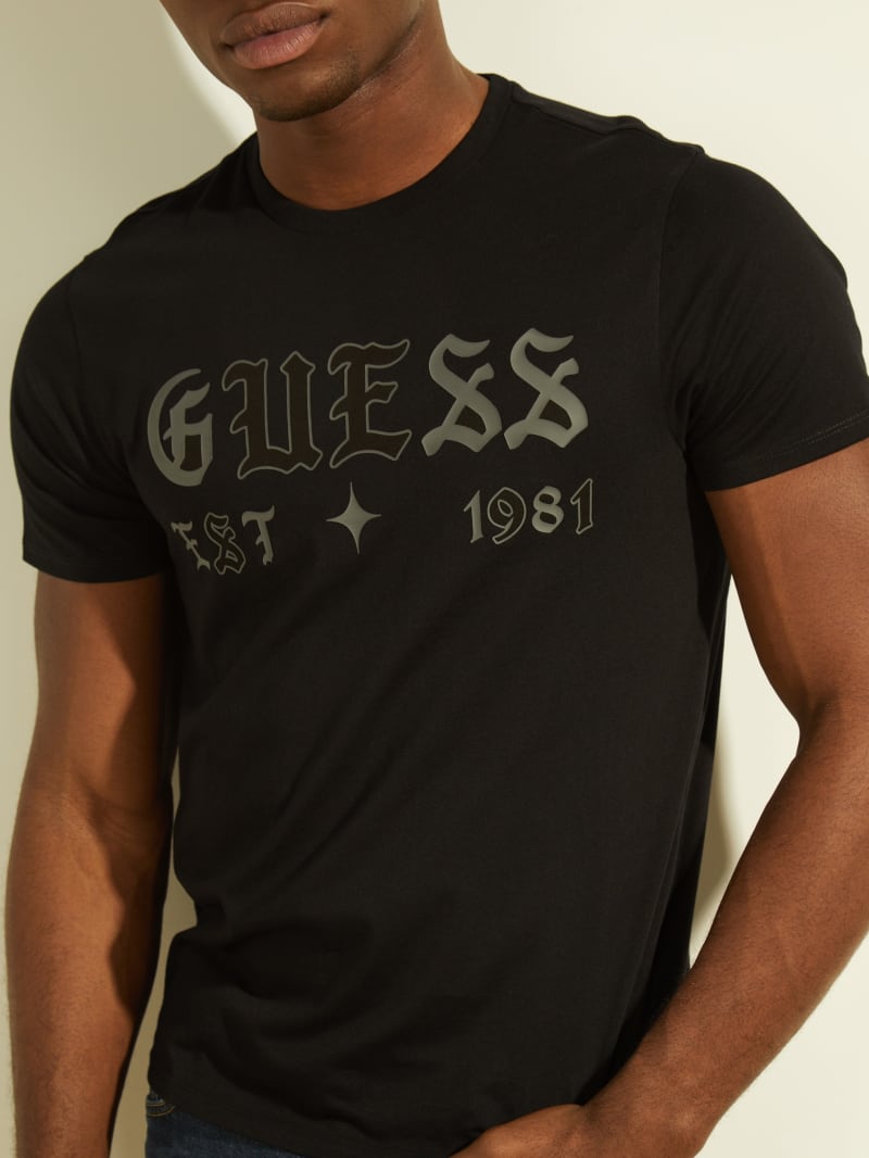 Black Men's Guess Gothic Logo Tee T Shirts | 5326194-PV