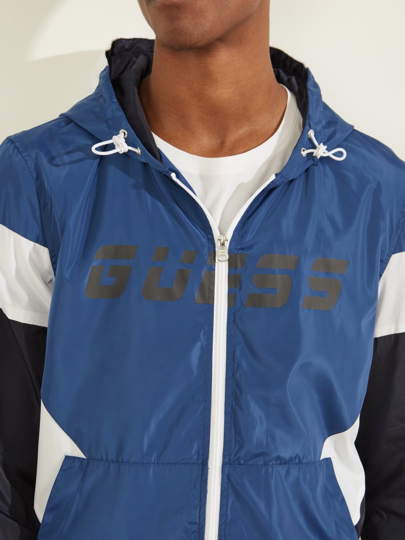 Blue Men's Guess Color-Block Jackets | 2305471-SR